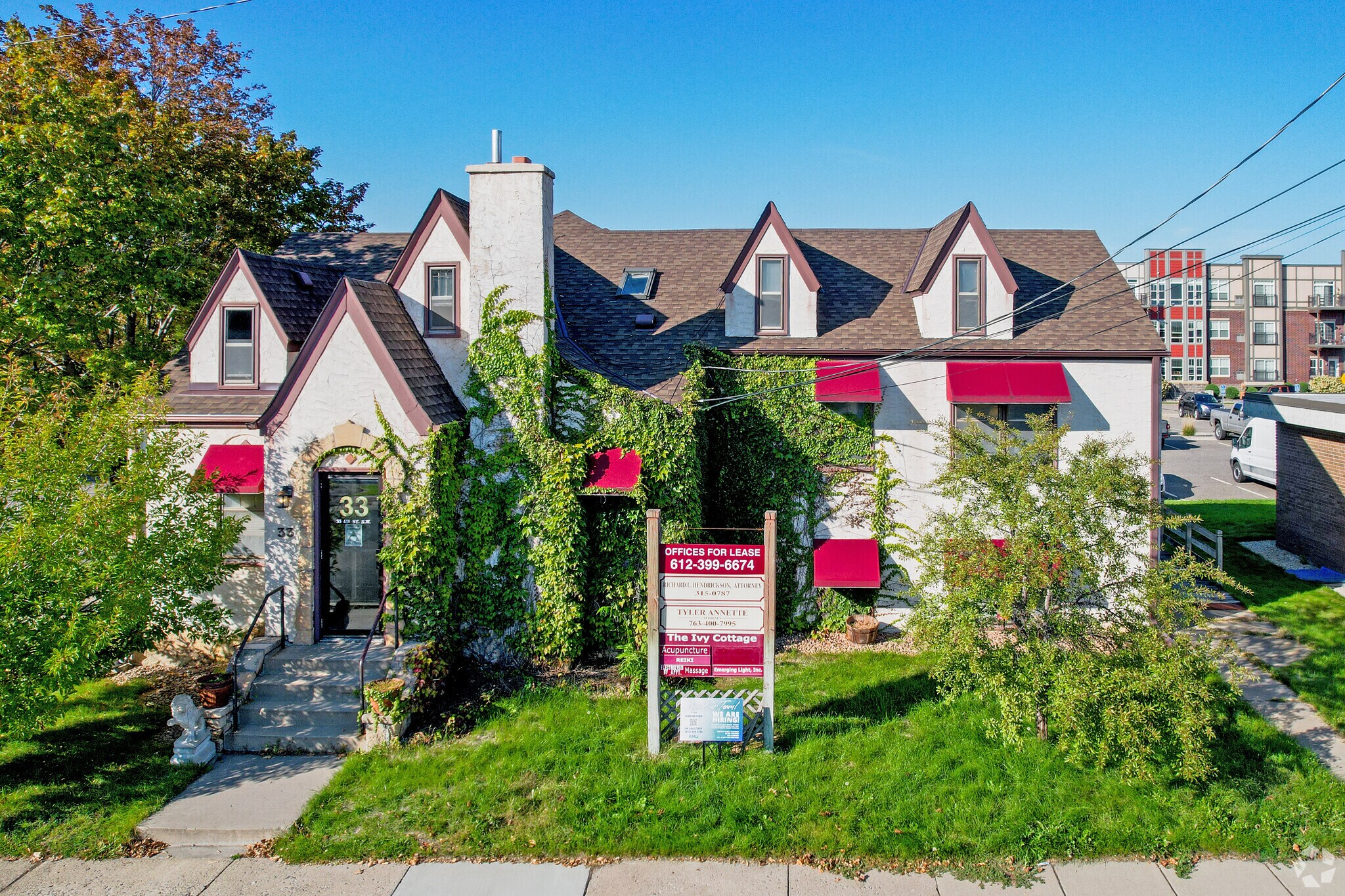 33 4th St NW, Osseo, MN 55369