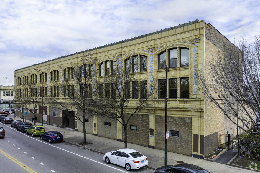 2747-2753 W North Ave, Chicago, IL for lease - Building Photo - Image 2 of 5