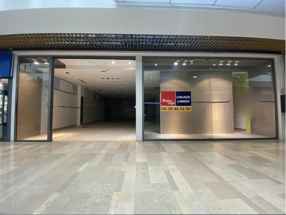 Retail in Le Havre for lease Building Photo- Image 1 of 3