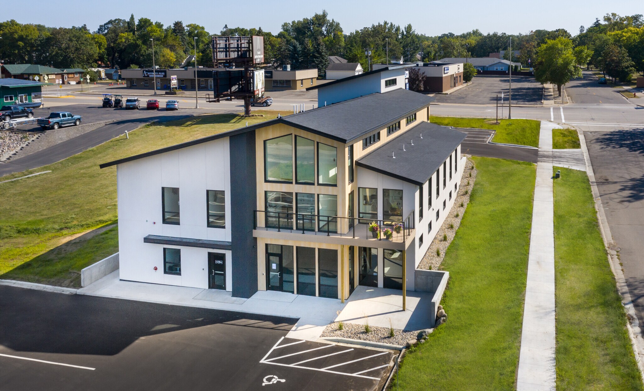 403 3rd Ave E, Alexandria, MN for lease Building Photo- Image 1 of 16