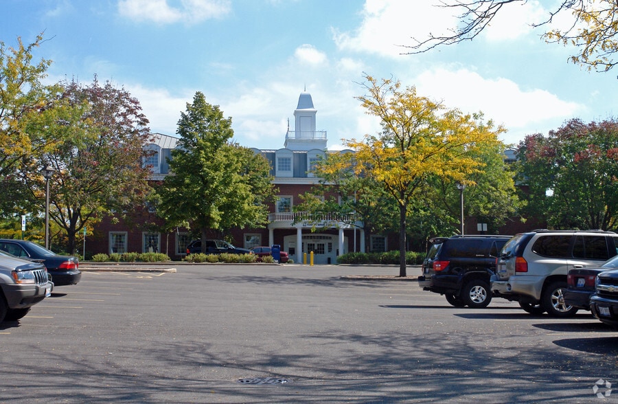 201 S Grove Ave, Barrington, IL for lease - Building Photo - Image 3 of 13