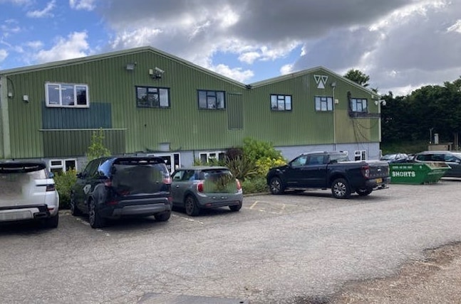 Hallgrove, Bagshot for lease Primary Photo- Image 1 of 4