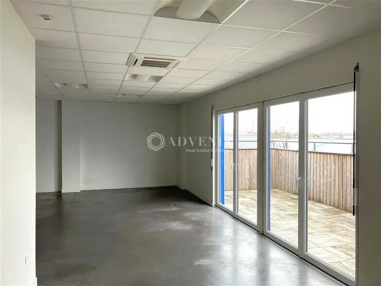 Office in Bourges for lease - Building Photo - Image 2 of 5