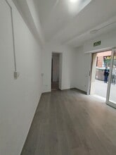 Retail in Barcelona, Barcelona for lease Interior Photo- Image 2 of 9