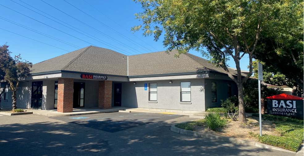 1000-1002 W Center St, Manteca, CA for lease - Building Photo - Image 1 of 7