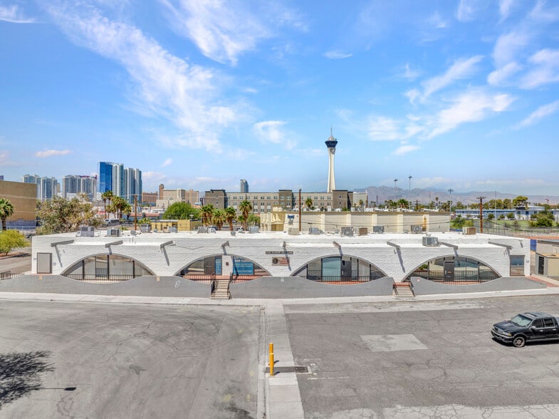 1120 Almond Tree Ln, Las Vegas, NV for sale - Building Photo - Image 2 of 11