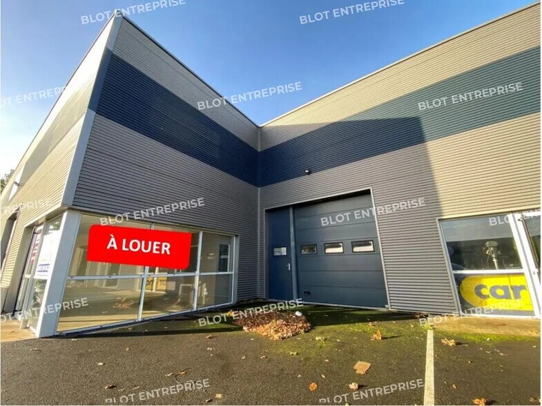 Flex in Pacé for lease - Building Photo - Image 1 of 9