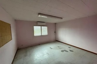 Flex in Saint-Hilaire-de-Brethmas for lease Interior Photo- Image 2 of 4