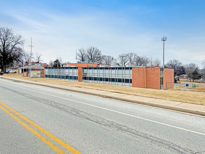 2200 Lackland Rd, Overland, MO for sale - Building Photo - Image 3 of 11