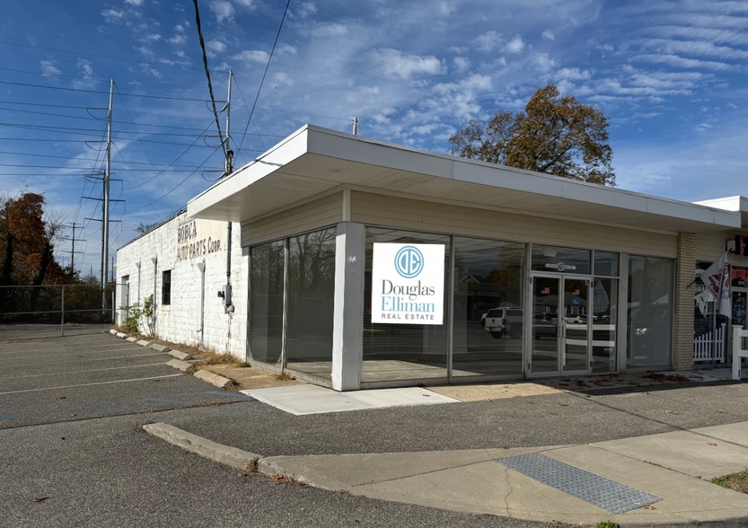 70-72 Jayne Blvd, Port Jefferson Station, NY for lease - Building Photo - Image 1 of 13