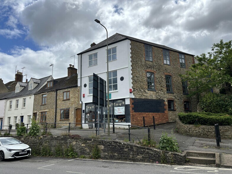 35 Marlborough St, Faringdon for lease - Building Photo - Image 2 of 4