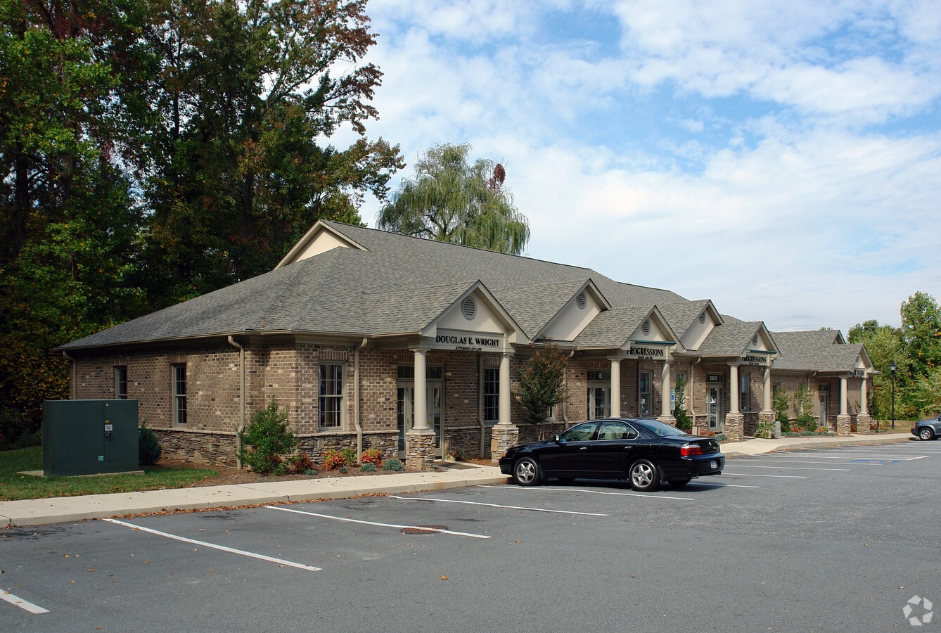 2008 New Garden Rd, Greensboro, NC 27410