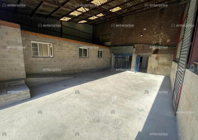 Flex in Saint-Quentin for lease - Interior Photo - Image 3 of 5