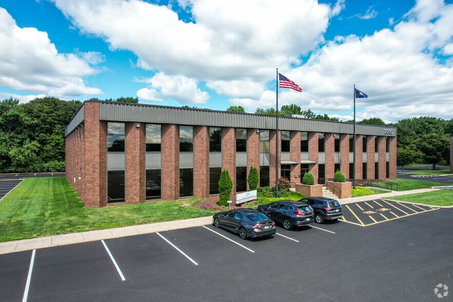 2050 Cabot Blvd W, Langhorne, PA for lease - Building Photo - Image 1 of 11
