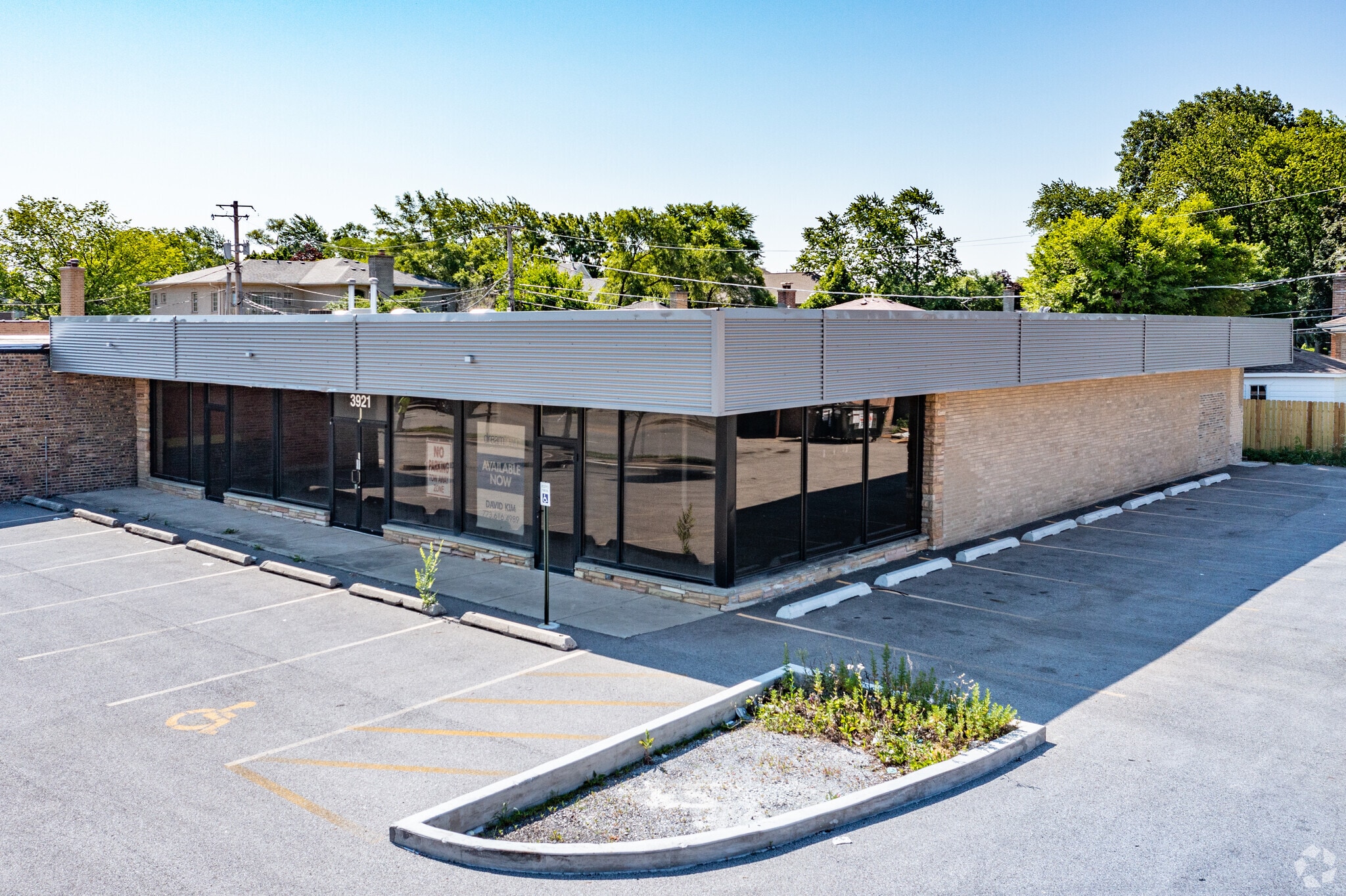 3921-3925 W Touhy Ave, Lincolnwood, IL for lease Primary Photo- Image 1 of 19