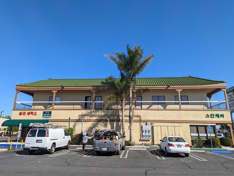 9828 Garden Grove Blvd, Garden Grove, CA for lease - Building Photo - Image 3 of 4