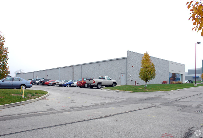 6110 Technology Center Dr, Indianapolis, IN for lease - Building Photo - Image 2 of 4