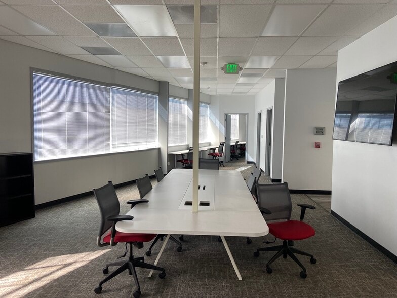 5701-5703 Hollis St, Emeryville, CA for lease - Interior Photo - Image 2 of 3