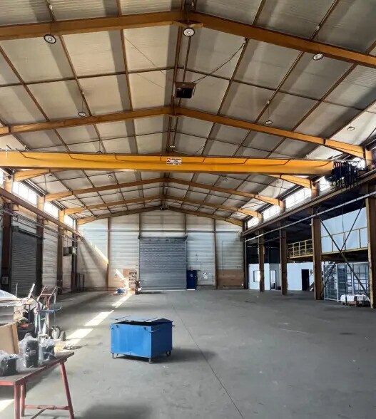 Flex in Vaulx-en-Velin for lease - Interior Photo - Image 2 of 7