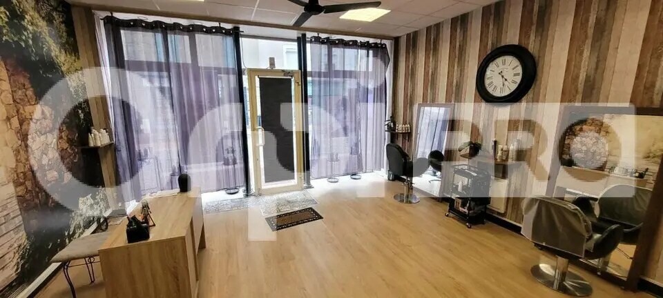 Retail in Limoges for sale - Interior Photo - Image 1 of 12