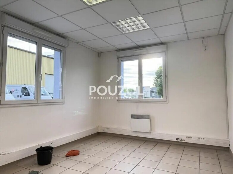 Flex in Clermont-Ferrand for lease - Interior Photo - Image 3 of 13