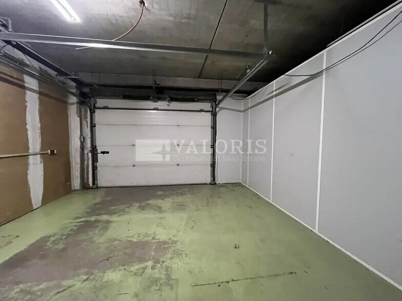 Office in Villeurbanne for lease - Building Photo - Image 3 of 12