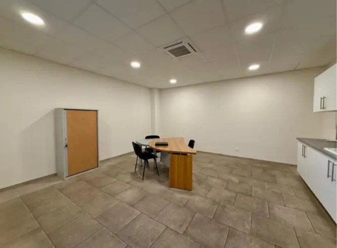Office in La Crau for lease - Building Photo - Image 3 of 5