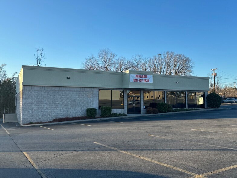 1407 E Stone Dr, Kingsport, TN for lease - Building Photo - Image 1 of 12