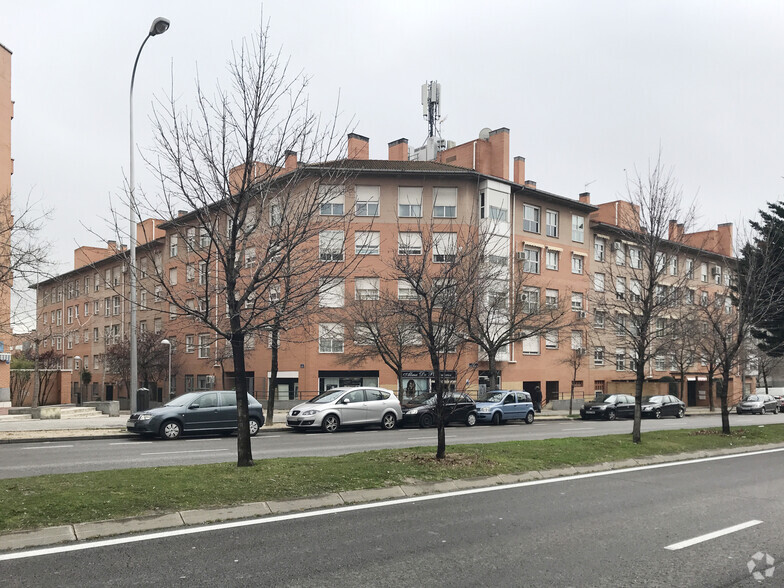 Calle De La Fuente Carrantona, 36, Madrid, Madrid for lease - Building Photo - Image 2 of 2