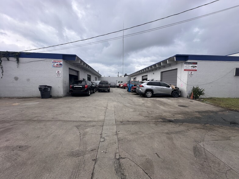 5716-5718 Rodman St, Hollywood, FL for lease - Building Photo - Image 2 of 8