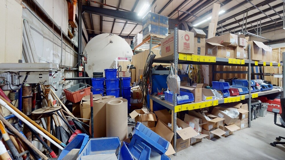 198 Londonderry Tpke, Hooksett, NH for lease - Building Photo - Image 2 of 28