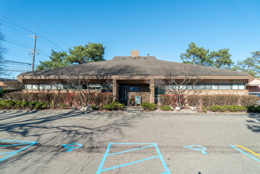 16826-16824 Newburgh Rd, Livonia, MI for sale - Building Photo - Image 3 of 8