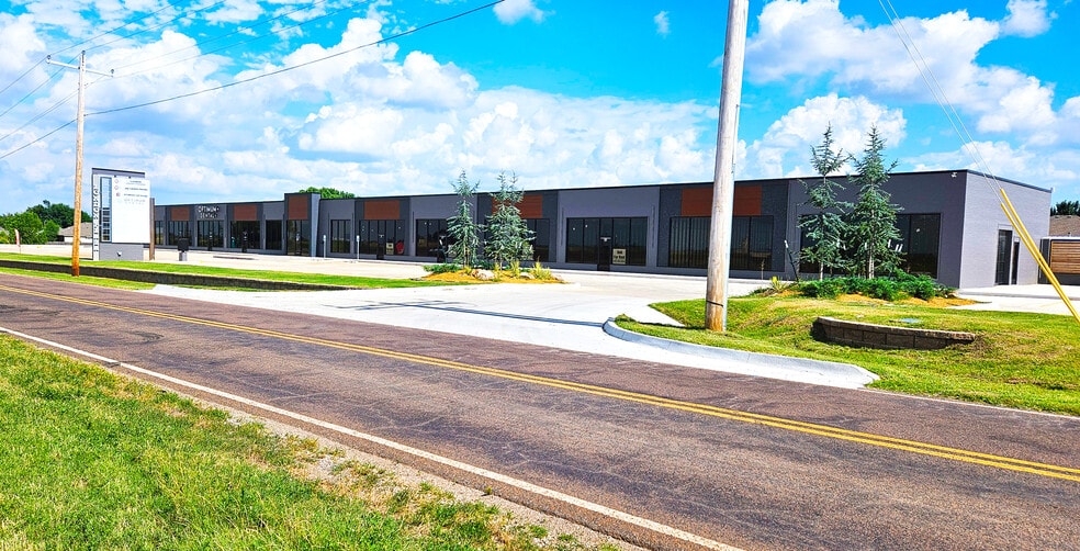 550 NE 24th St, Newcastle, OK 73065 portfolio of 2 properties for sale on LoopNet.com - Building Photo - Image 3 of 10