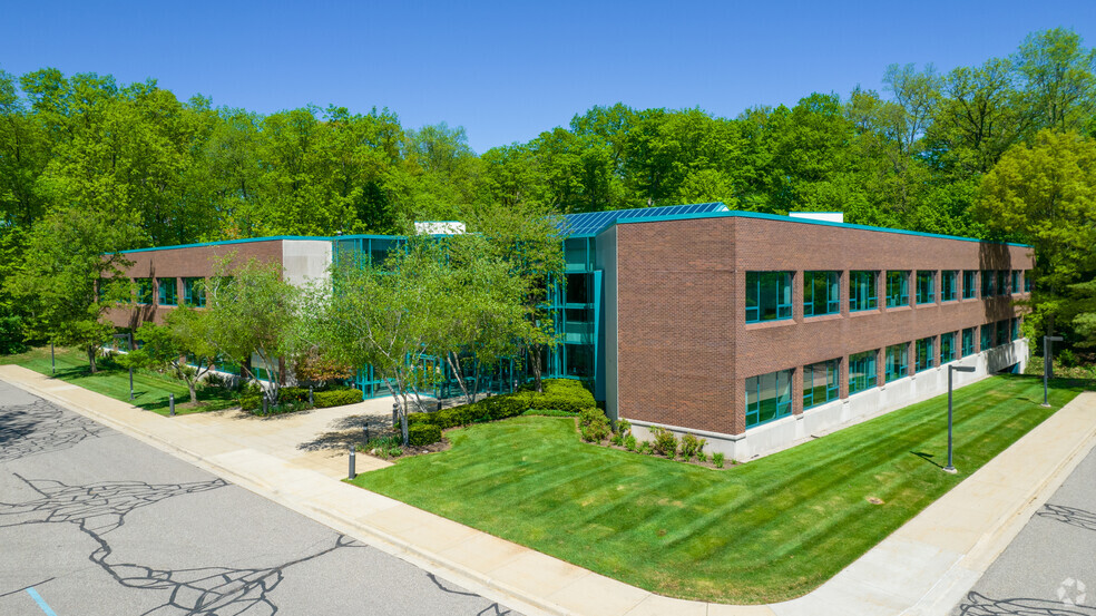 2301 Commonwealth Blvd, Ann Arbor, MI for lease - Primary Photo - Image 1 of 4