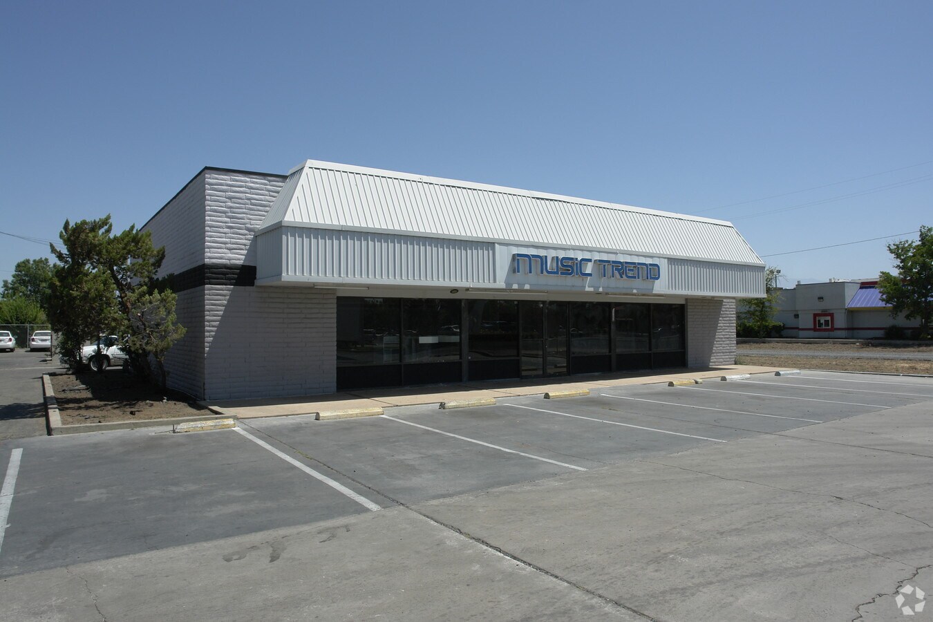 1122 W Henderson Ave, Porterville, CA 93257