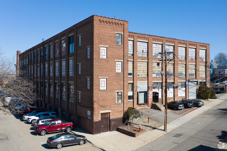 100-100 Outwater Ln, Garfield, NJ for lease - Building Photo - Image 1 of 7