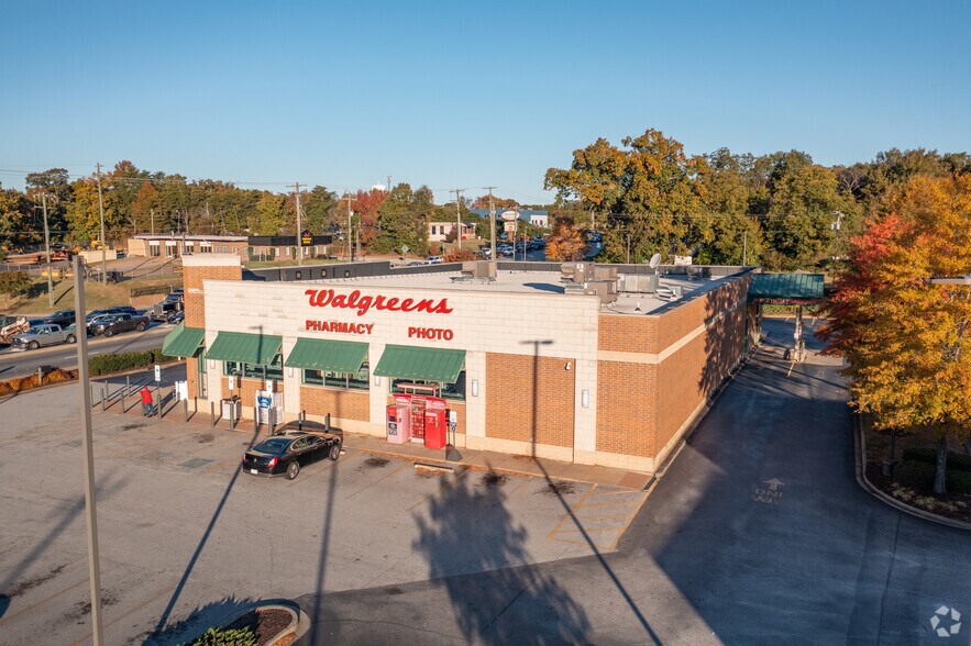 1232 W Wade Hampton Blvd, Greer, SC 29650