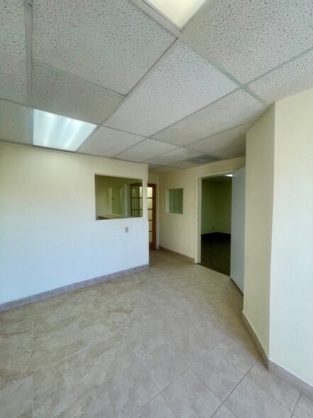 34400 Date Palm Dr, Cathedral City, CA for lease - Building Photo - Image 3 of 16