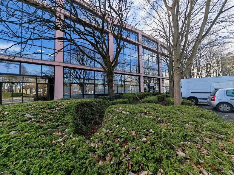 Office in Torcy for lease - Building Photo - Image 3 of 18