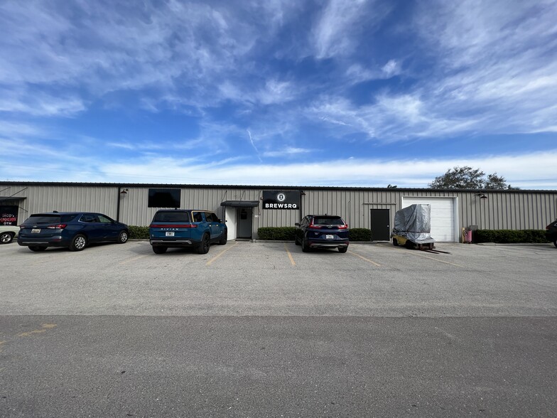 5704-5720 Lawton Dr, Sarasota, FL for lease - Building Photo - Image 1 of 1