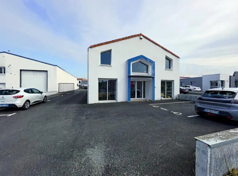 Flex in Basse-Goulaine for lease - Building Photo - Image 1 of 8