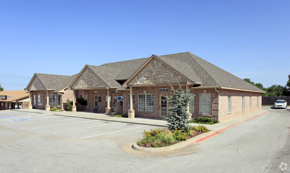 543 E Ok-152, Mustang, OK for sale - Primary Photo - Image 1 of 1