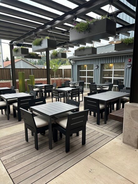 300-304 Ferry St, Dayton, OR for lease - Building Photo - Image 3 of 9