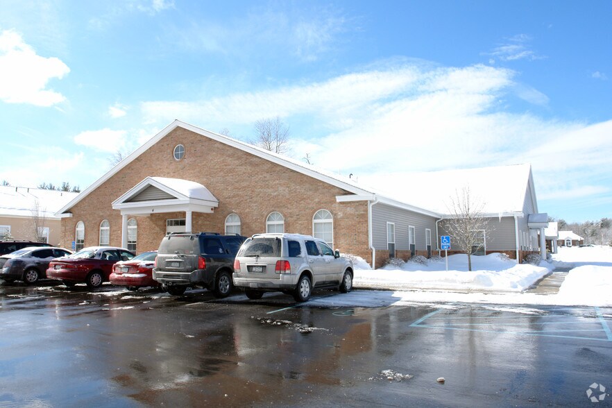 4 Halfmoon Executive Park Dr, Clifton Park, NY for sale - Primary Photo - Image 1 of 1