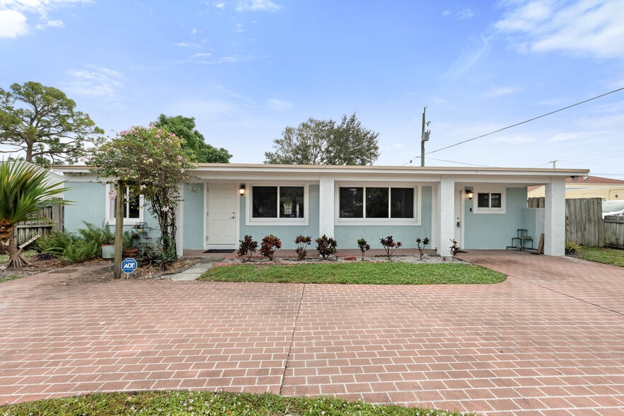 112 Milton St, Lantana, FL for sale - Primary Photo - Image 1 of 27