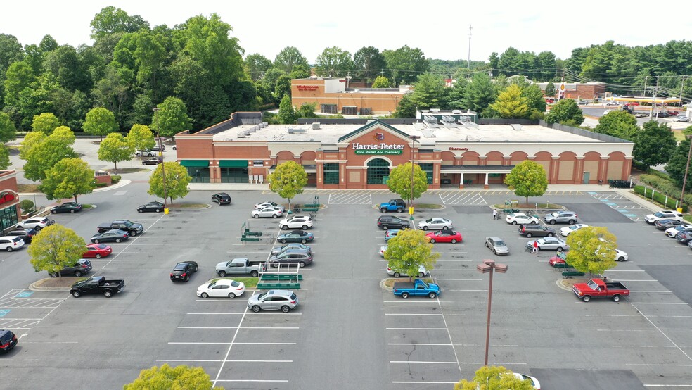 5049 Country Club Rd, Winston-Salem, NC for lease - Building Photo - Image 1 of 6