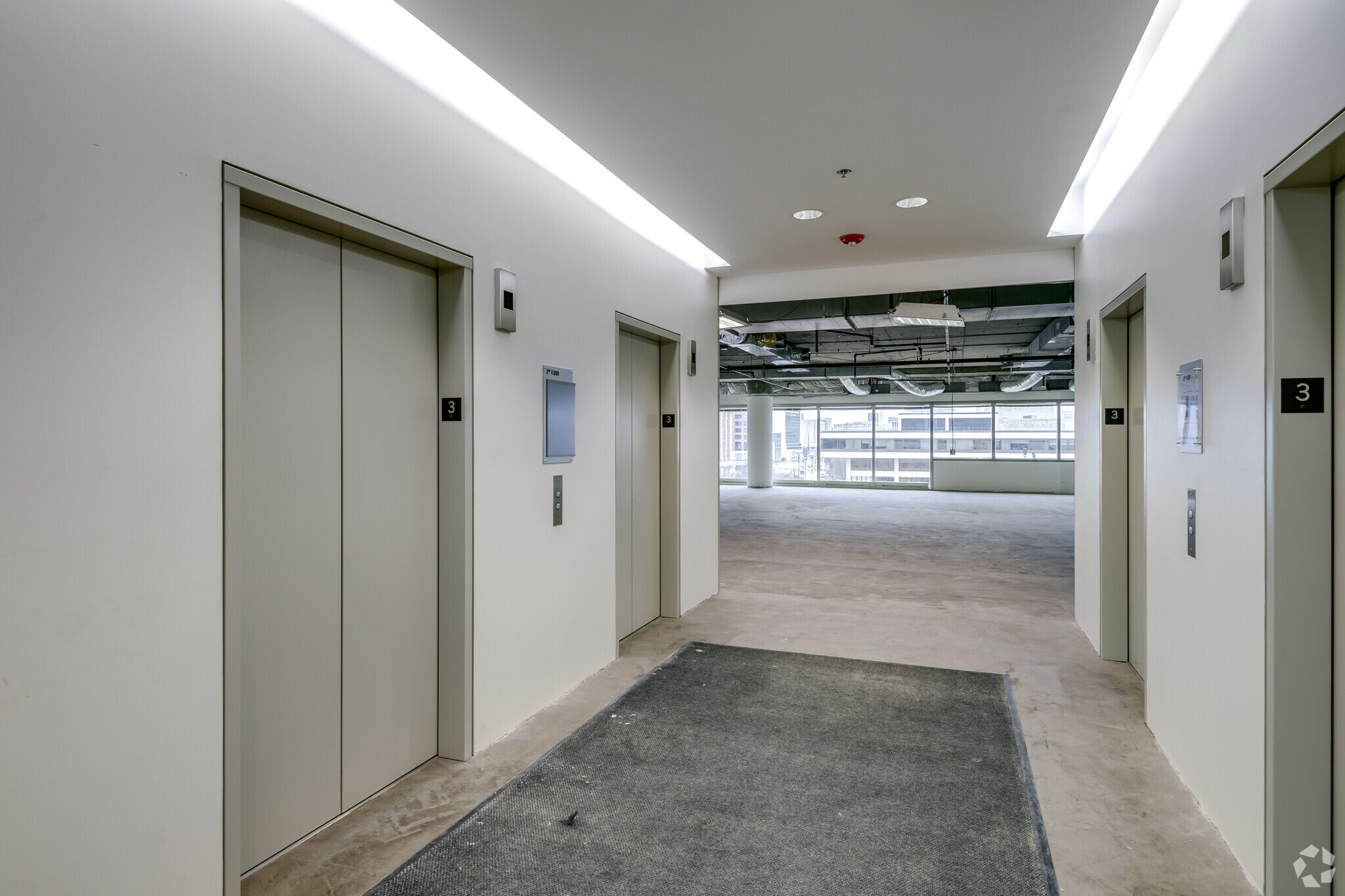 330 E Kilbourn Ave, Milwaukee, WI for lease Interior Photo- Image 1 of 6