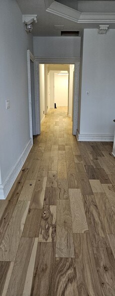 2043-2069 Trade Center Way, Naples, FL for lease - Interior Photo - Image 3 of 9