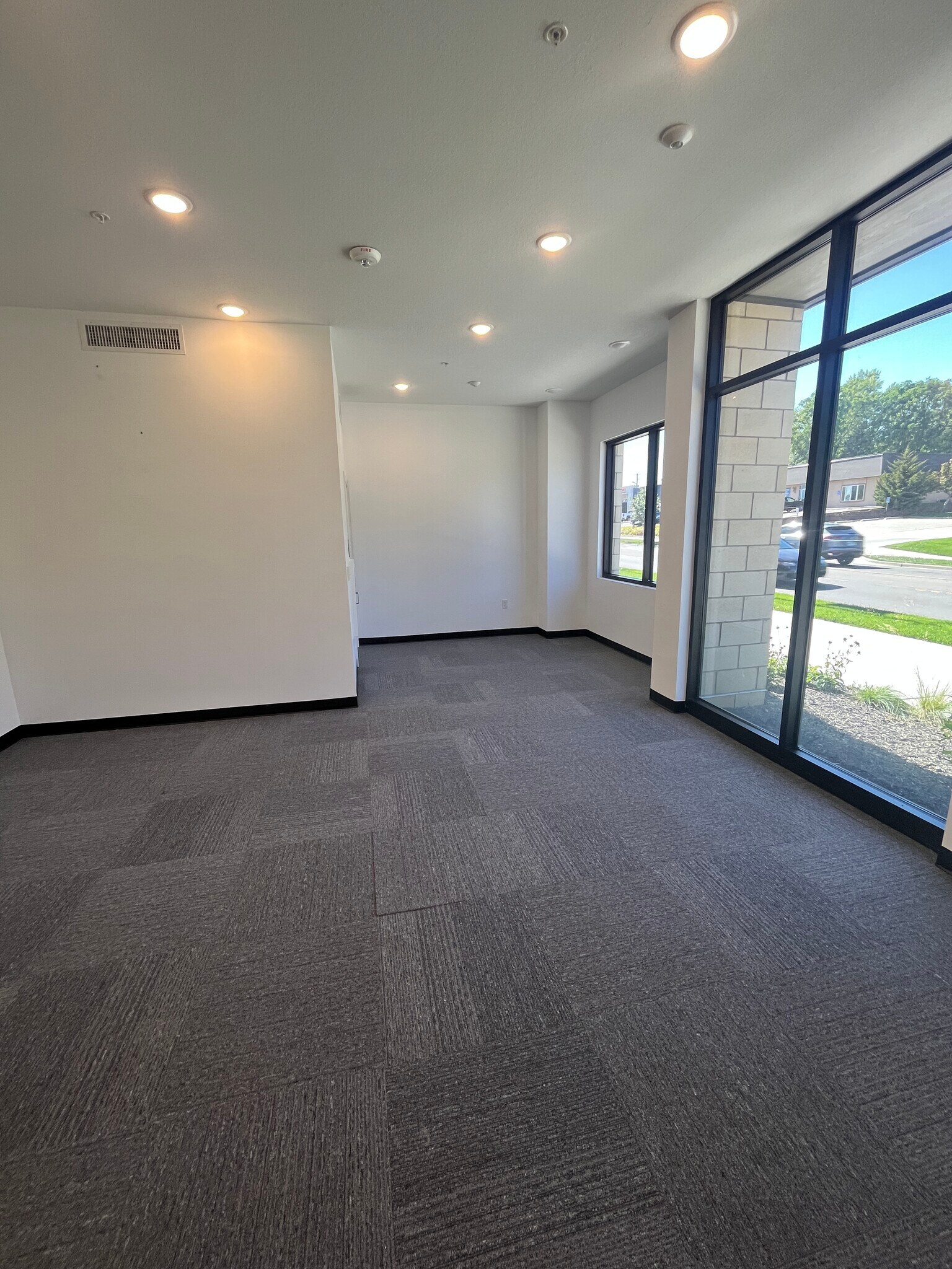 6101-6123 Nieman Road, Shawnee, KS for lease Interior Photo- Image 1 of 3