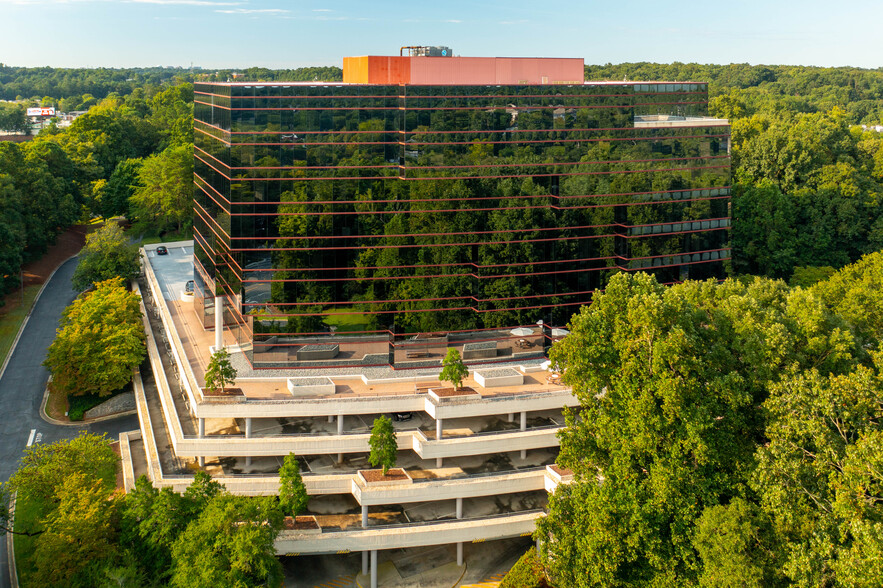 9040 Roswell Rd, Atlanta, GA for lease - Building Photo - Image 3 of 12